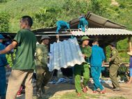 Tuyên Quang: Lực lượng Công an cơ sở chung tay hỗ trợ Nhân dân khắc phục hậu quả thiên tai