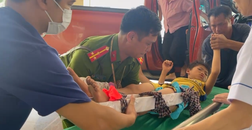 Công an xã Mường Khương, tỉnh Lào Cai kịp thời đưa cháu bé bị gãy chân đi cấp cứu