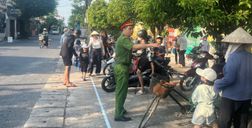 Công an xã Tây Tiền Hải, tỉnh Hưng Yên tăng cường bảo đảm an toàn giao thông khu vực cổng trường