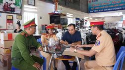 Điện Biên: Kiểm tra, tuyên truyền pháp luật tại các cơ sở kinh doanh xe gắn máy điện