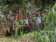 Tuyên Quang: Công an xã Cán Tỷ phối hợp thả cá thể khỉ mặt đỏ về môi trường tự nhiên