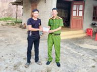 Hà Tĩnh: Công an xã kịp thời thăm hỏi, động viên gia đình cán bộ an ninh cơ sở bị ảnh hưởng do mưa lớn