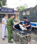 Lực lượng Công an cơ sở Tuyên Quang kịp thời giúp đỡ người dân gặp nạn đi cấp cứu