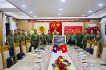 Công an Khánh Hòa trao đổi thông tin, chia sẻ kinh nghiệm với đoàn đại biểu Công an tỉnh Chăm-pa-sắc, nước CHDCND Lào
