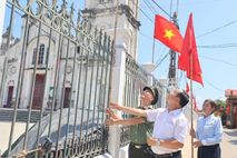 Rực rỡ sắc cờ Tổ quốc nơi cơ sở tôn giáoc