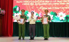 Công an tỉnh An Giang đón nhận khen thưởng về thành tích xuất sắc đột xuất trong công tác chống buôn lậu, gian lận thương mại và hàng giả