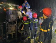Xuyên đêm cứu 19 người trên xe khách bị lật sau vụ tai nạn