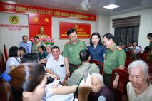 Đồng hành chăm lo sức khỏe người cao tuổi, gia đình chính sách tại tỉnh Hà Tĩnh