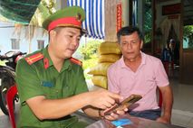 Cán bộ Cảnh sát khu vực gần dân, vì dân phục vụ
