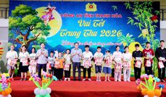“Lồng đèn thắp sáng ước mơ” - Ấm áp đêm hội Trung thu