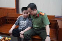 Ấm áp nghĩa tình Trung thu với con cán bộ, chiến sĩ có hoàn cảnh đặc biệt