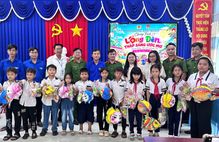 Cà Mau: Mang Trung thu yêu thương đến trẻ em vùng khó khăn