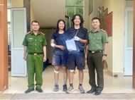 Cao Bằng: Công an xã Lũng Nặm kịp thời hỗ trợ 02 du khách nước ngoài gặp tai nạn giao thông