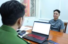 Công an tỉnh An Giang tạm giữ đối tượng có nhiều tiền án, thu giữ súng và nhiều hung khí nguy hiểm