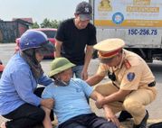 Cảnh sát giao thông CATP Hải Phòng kịp thời cứu giúp cụ ông bị ngất trên đường