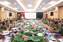 Công an thành phố Hà Nội tăng cường 32 cán bộ về Công an cấp xã