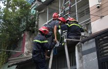 Cảnh sát phòng cháy, chữa cháy và cứu nạn, cứu hộ kịp thời cứu 03 người bị nạn trong sự cố sập nhà tại phường Phú Nhuận, TP. Hồ Chí Minh