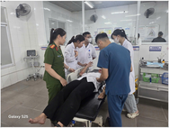 Phú Thọ: Cán bộ Công an kịp thời đưa nữ sinh gặp tai nạn đi cấp cứu