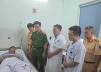 Lãnh đạo Công an thành phố Hải Phòng thăm, động viên chiến sỹ bị thương khi làm nhiệm vụ