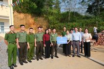Cao Bằng: Trao kinh phí hỗ trợ xây dựng Trường Mầm non vùng cao
