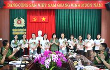 Lạng Sơn: Thăm hỏi, tặng quà phụ nữ tại Cơ sở cai nghiện ma túy tỉnh và Trại Tạm giam Công an tỉnh 