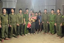 Công an xã Mường Hung, tỉnh Sơn La huy động lực lượng phối hợp tìm kiếm cháu bé 03 tuổi mất tích
