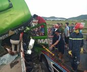 Nhanh chóng giải cứu tài xế mắc kẹt trên cao tốc Vĩnh Hảo - Phan Thiết
