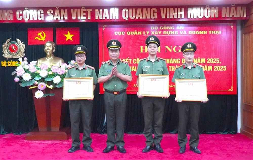 chien si thi dua toan luc luong.jpg