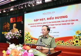 Bộ Công an gặp mặt các cháu học sinh là con liệt sĩ, con đỡ đầu tiêu biểu