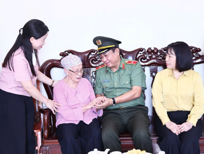 Công an tỉnh Tuyên Quang tổ chức nhiều hoạt động tri ân nhân kỷ niệm 79 năm Ngày Thương binh - Liệt sĩ
