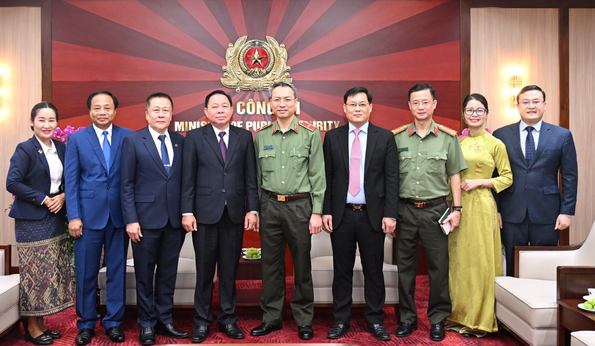 Gặp mặt giữa Đoàn Thanh niên, Hội Phụ nữ Văn phòng Bộ Công an hai nước Việt Nam - Lào