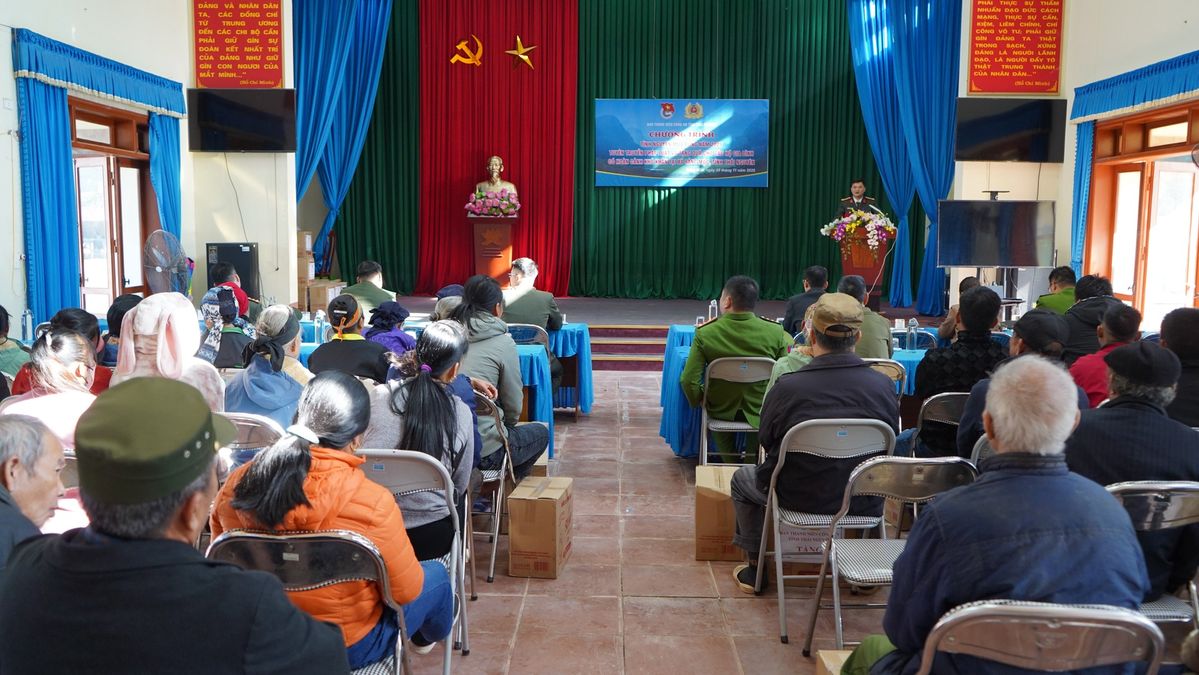 Công an tỉnh Thái Nguyên tuyên truyền pháp luật tại hai xã Sảng Mộc và Thần Sa