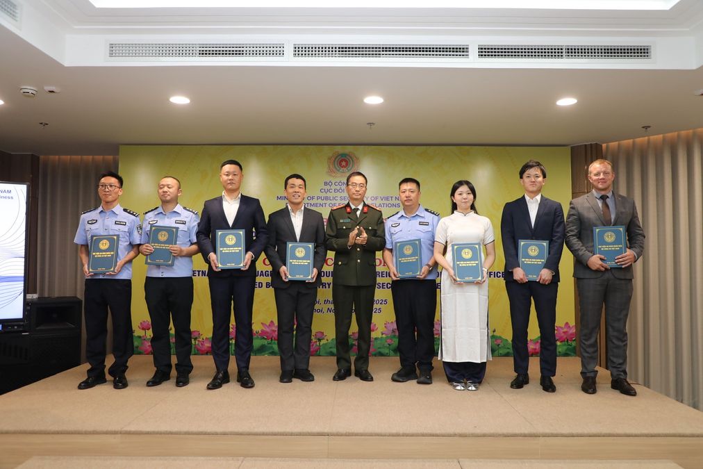 MPS concludes Vietnamese language course for foreign law enforcement officers