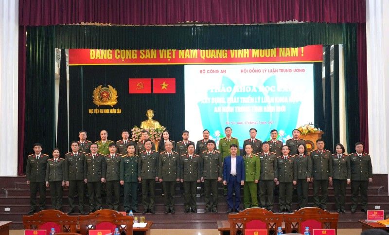 Xây dựng, hoàn thiện lý luận khoa học an ninh phù hợp với bối cảnh mới