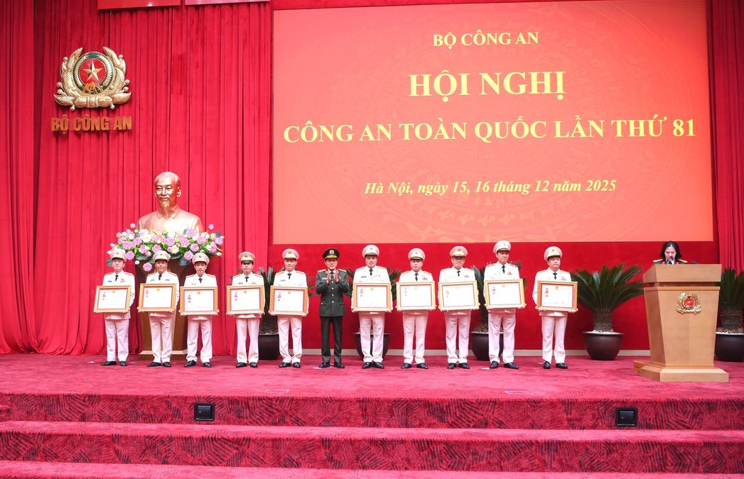 Nhiều tập thể, cá nhân có thành tích xuất sắc được khen thưởng tại Hội nghị Công an toàn quốc lần thứ 81