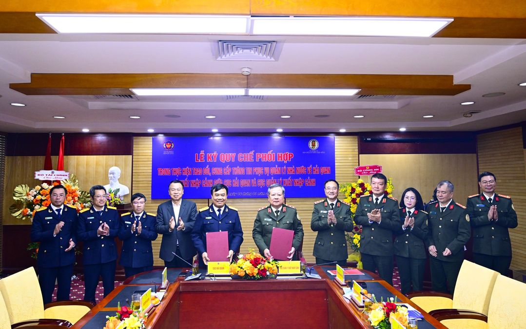 Cục Quản lý xuất nhập cảnh và Cục Hải quan ký kết quy chế phối hợp