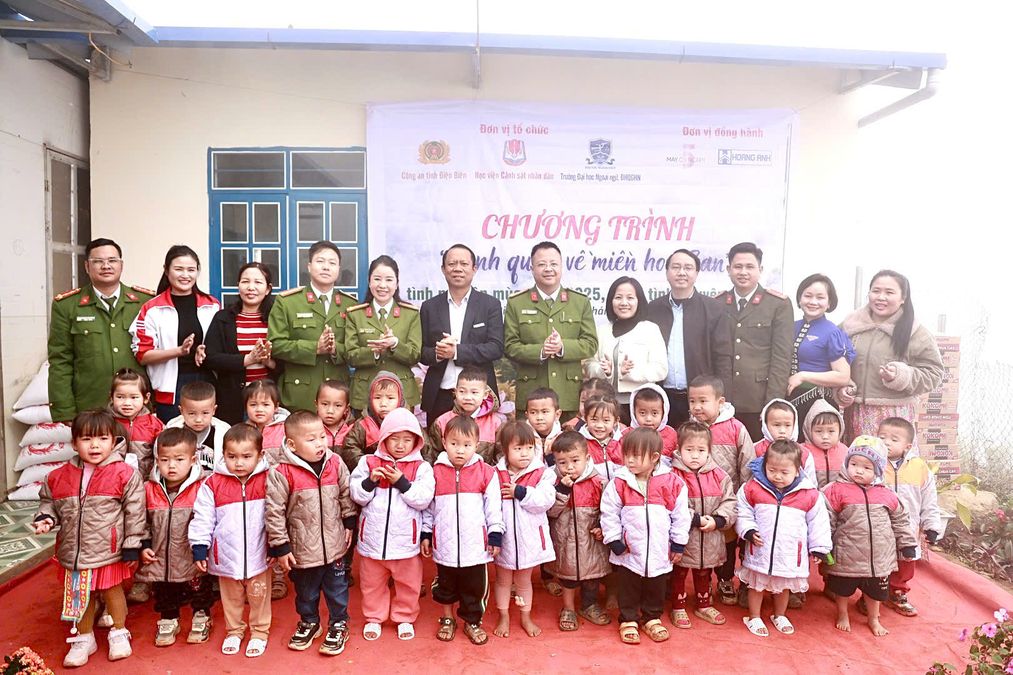 Học viện Cảnh sát nhân dân hành quân về miền hoa Ban - Mang Tết ấm đến bản nghèo Điện Biên