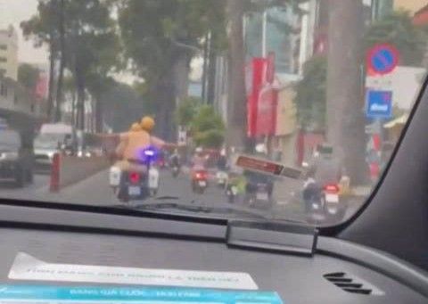 Cảnh sát giao thông Công an Thành phố Hồ Chí Minh kịp thời mở đường đưa sản phụ chuyển dạ đến bệnh viện giữa giờ cao điểm