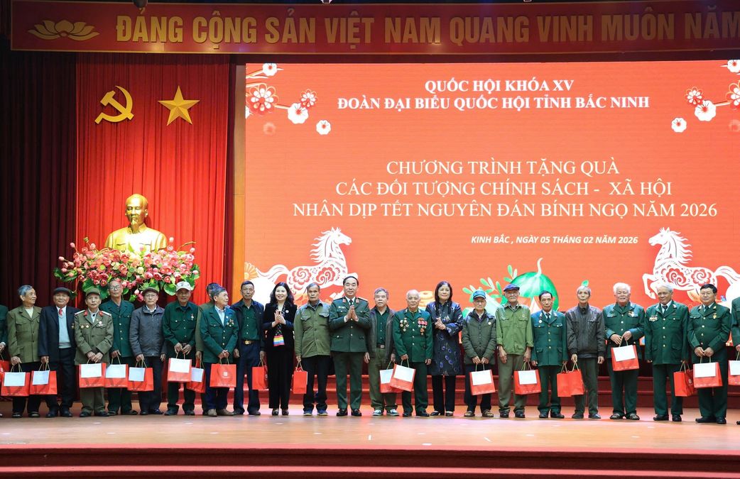 Đoàn đại biểu Quốc hội tỉnh Bắc Ninh trao quà Tết tặng các đối tượng chính sách - xã hội nhân dịp Tết Nguyên đán 2026