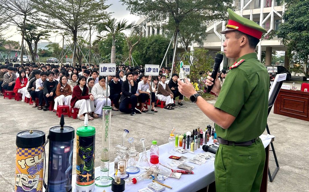 Preventing drugs and e-cigarettes in schools