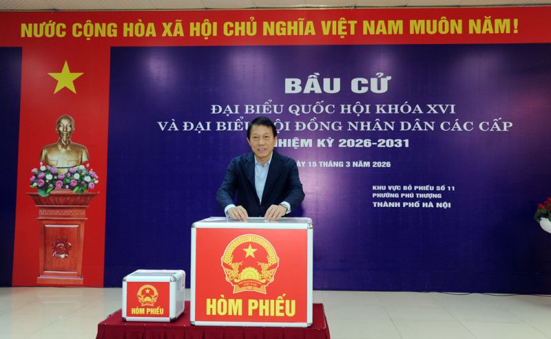 Minister Luong Tam Quang casts his vote in 2026 election
