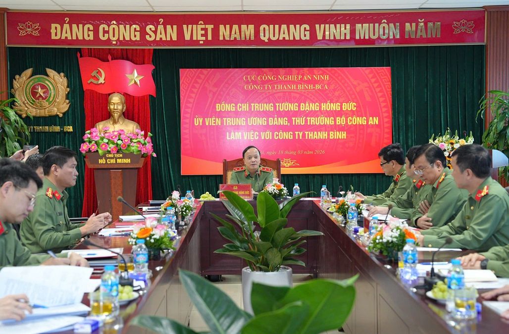 Deputy Minister Dang Hong Duc works with Thanh Binh Company