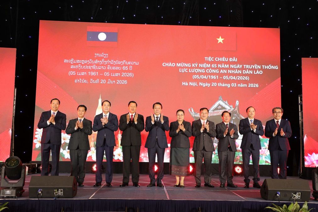 Tiếp tục vun đắp mối quan hệ bền chặt giữa Việt Nam và Lào