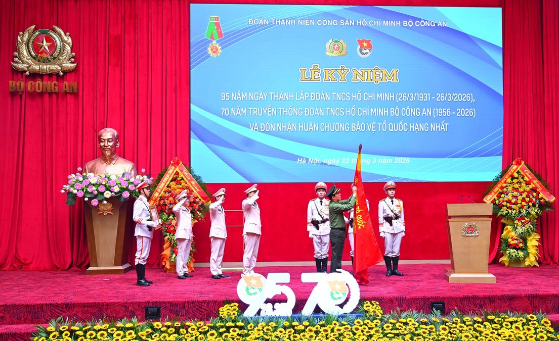 Đoàn Thanh niên Cộng sản Hồ Chí Minh Bộ Công an đón nhận Huân chương Bảo vệ Tổ quốc hạng Nhất