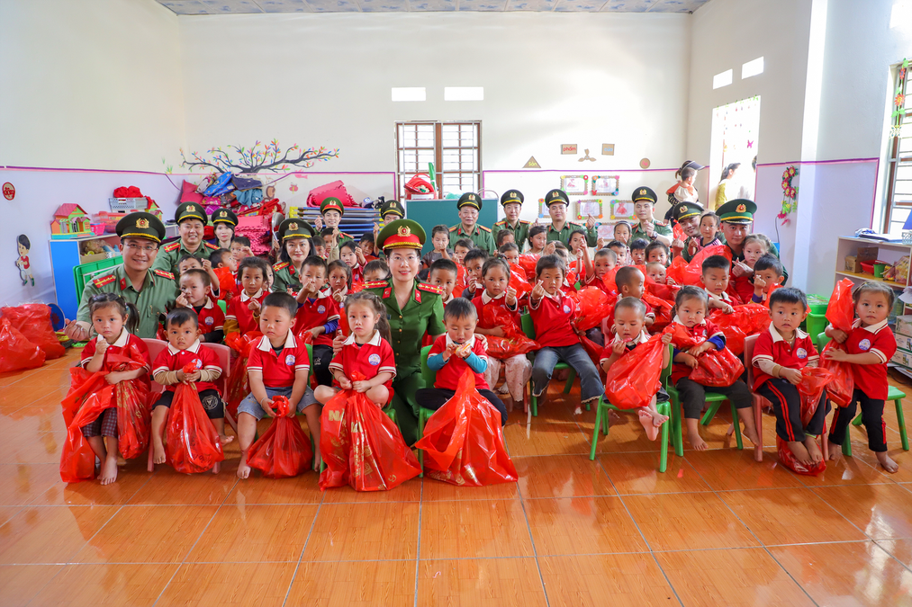 Tuổi trẻ Công an tỉnh Bắc Ninh tổ chức nhiều hoạt động ý nghĩa tại Chương trình “Tháng Ba biên giới - Biên cương Tổ quốc tôi”