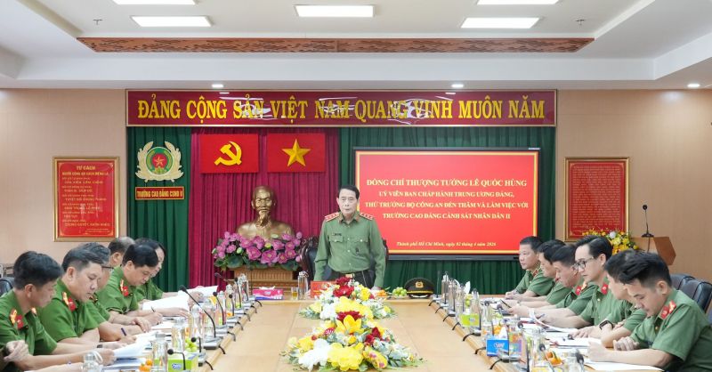 Thứ trưởng Lê Quốc Hùng thăm, làm việc với Trường Cao đẳng Cảnh sát nhân dân II