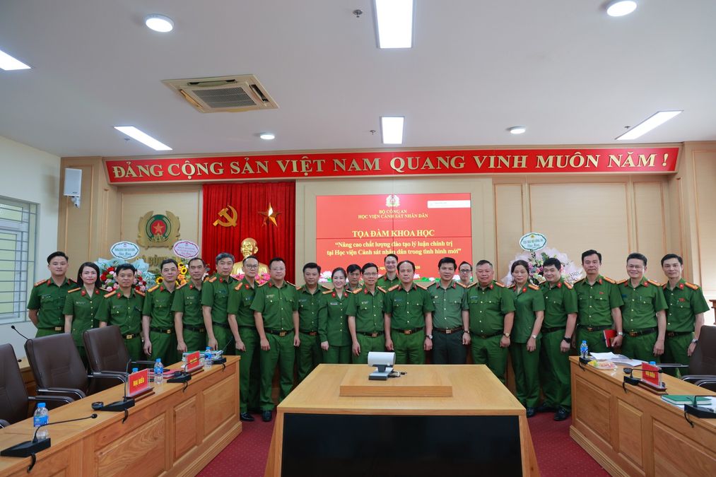 Bàn về giải pháp nâng cao chất lượng đào tạo Lý luận chính trị trong tình hình mới