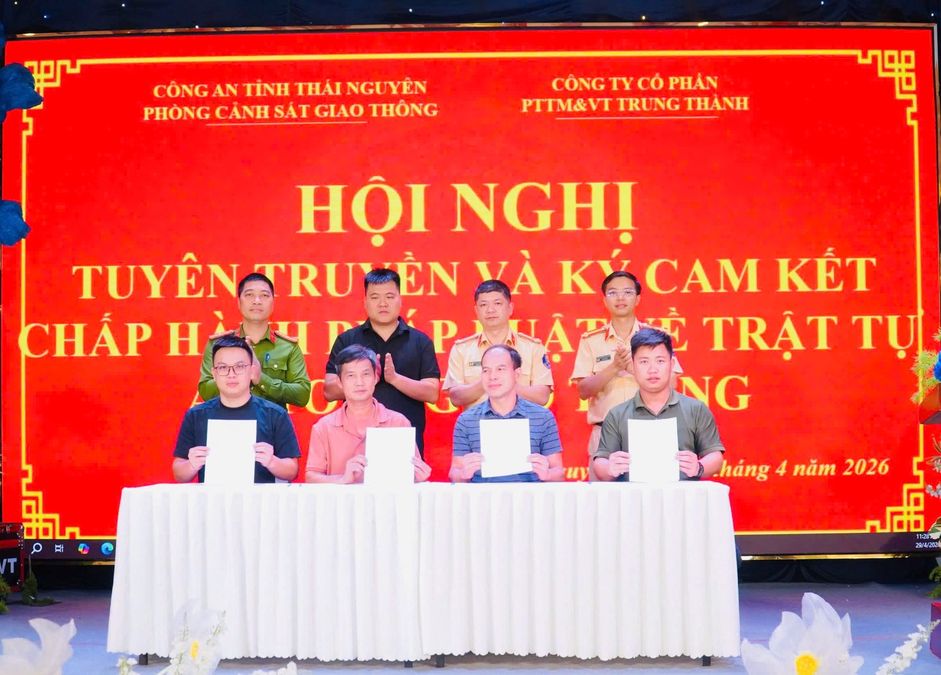 Thái Nguyên: Tuyên truyền và ký cam kết chấp hành pháp luật về trật tự, an toàn giao thông cho doanh nghiệp và lái xe