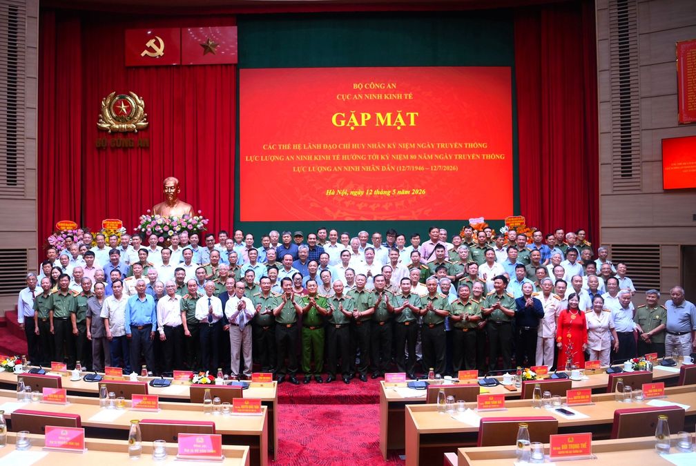 Bộ trưởng Lương Tam Quang dự gặp mặt các thế hệ lãnh đạo chỉ huy của lực lượng An ninh kinh tế