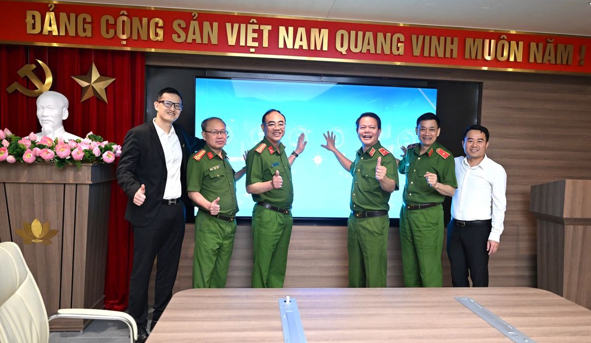 Cục Cảnh sát quản lý hành chính về trật tự xã hội ra mắt Phòng truyền thống số và Phòng họp thông minh
